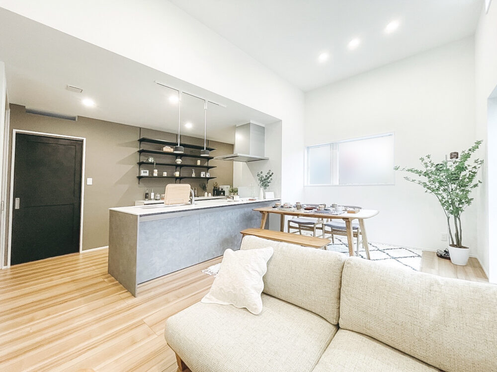 長岡市・22.5坪｜ ただいま清潔動線とカフェ風おしゃれキッチンのある3LDK